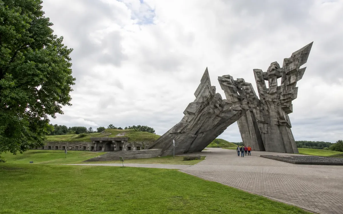 IX forto memorialo betoninės skulptūros Kaune