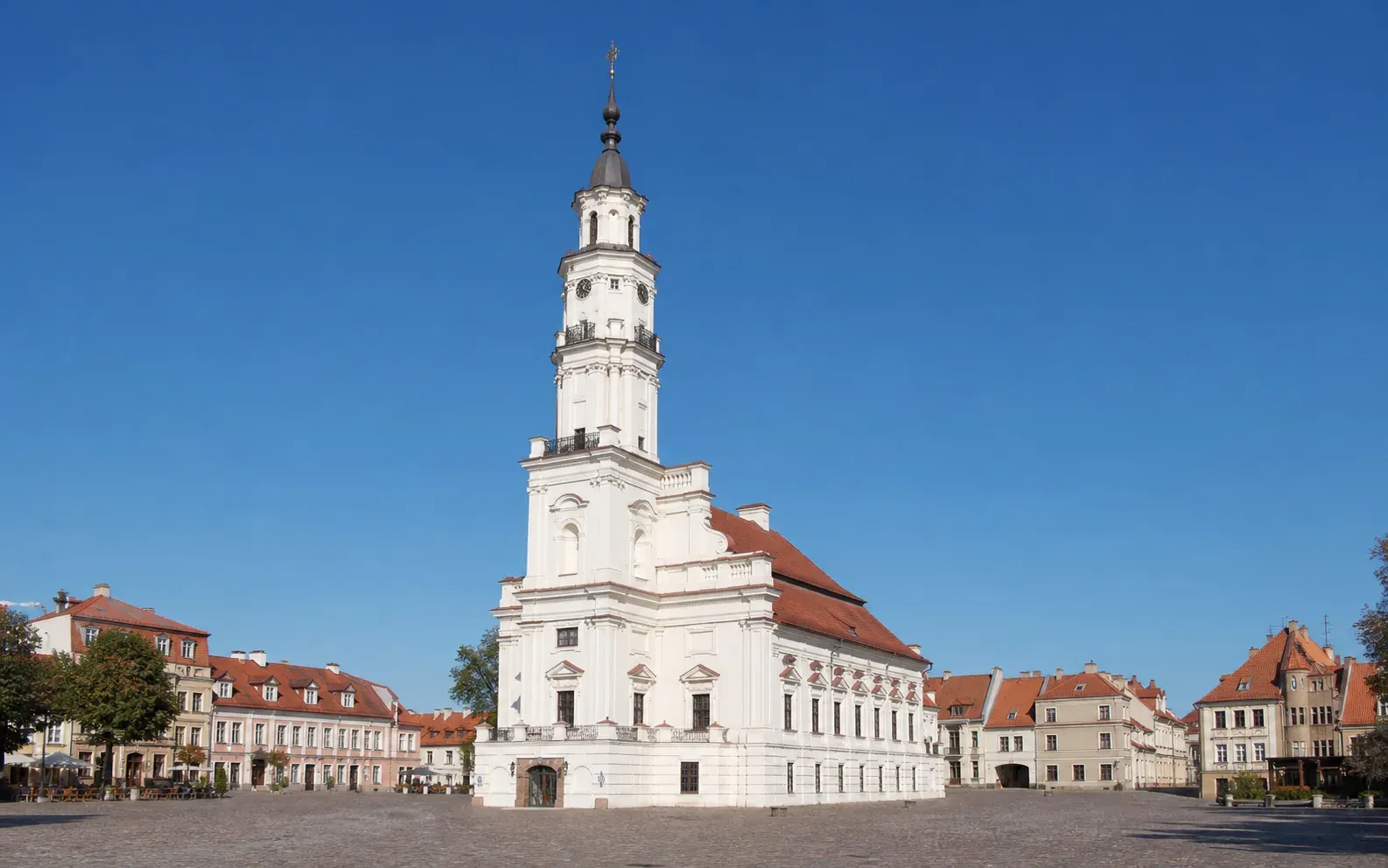 Baltoji Kauno rotušė Rotušės aikštėje