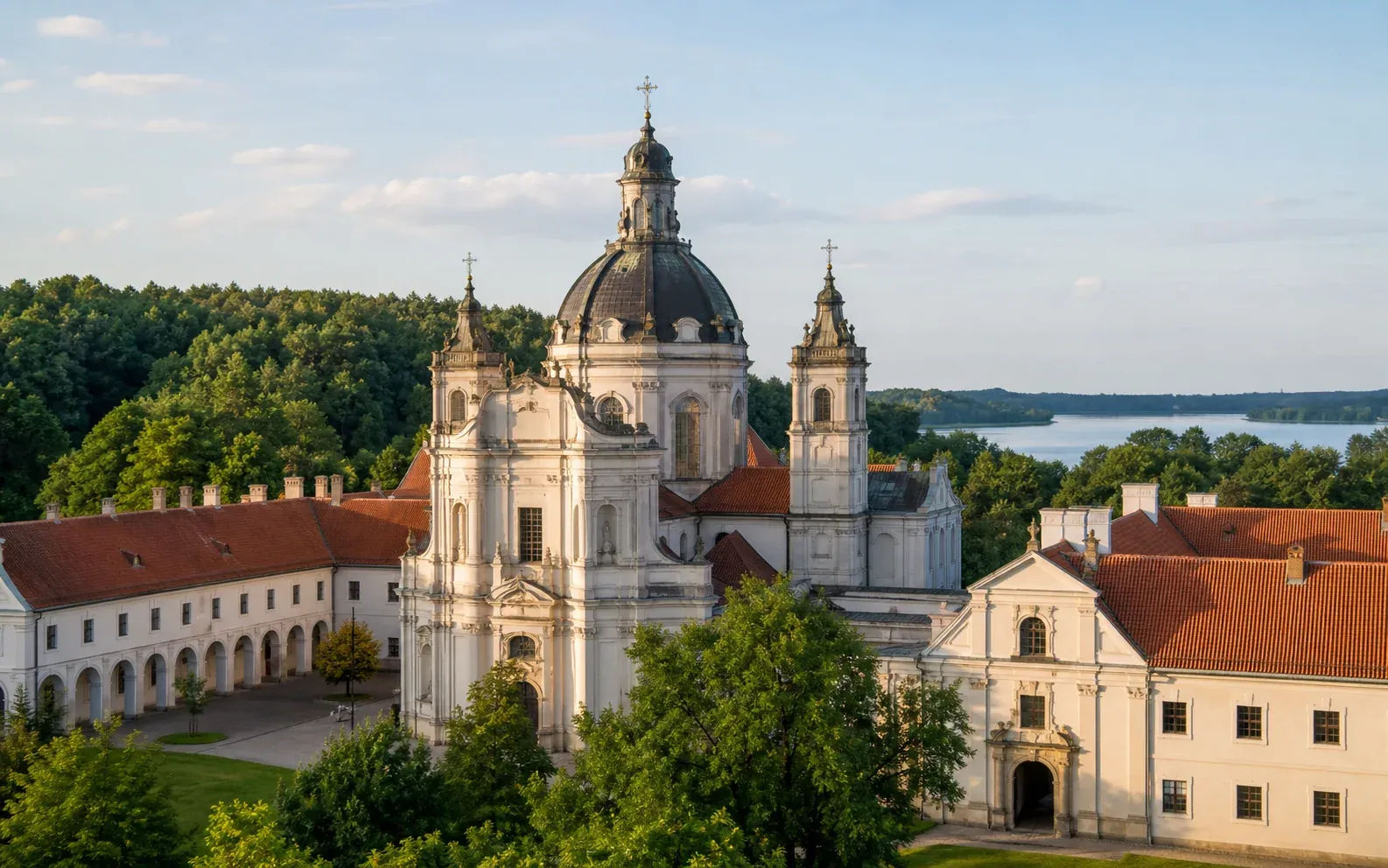 Pažaislio vienuolyno barokinis ansamblis prie Kauno marių