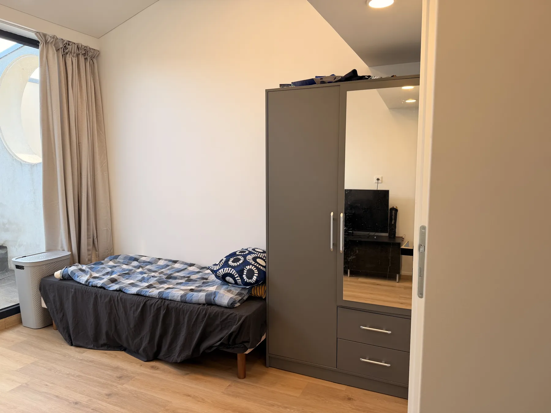 Single Room at Sparta Home with bed and workspace